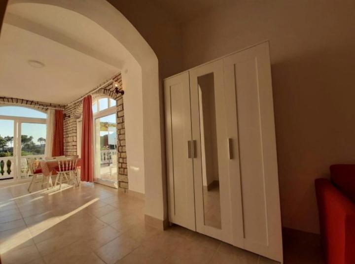 Apartments & Rooms Mila Banjol Екстер'єр фото